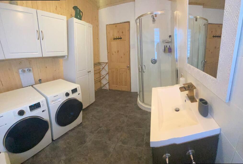 Le Jazz- Chalet Rustique/Chic Avec Spa Notre-Dame-Des-Bois Luaran gambar